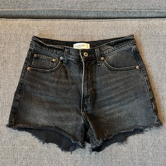 Abercrombie & Fitch Womens Black Denim High Rise 90’s Relaxed Cutoff Shorts 27/4 - Picture 4 of 6
